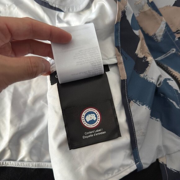 Canada Goose Faber Print Utility Bomber - Size Large - Picture 13 of 15